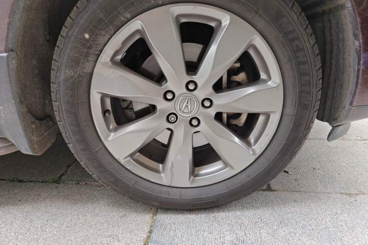 Used Acura MDX 2014 3.5L Luxury Edition Right Front Wheel Hub