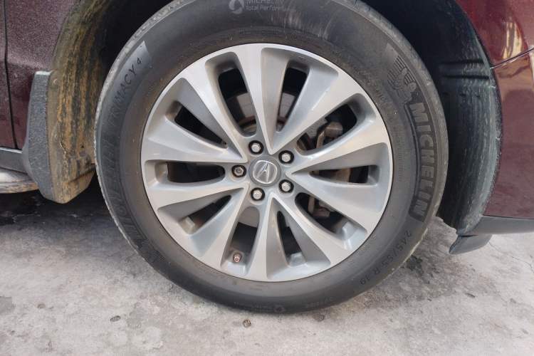 Used Acura MDX 2014 3.5L Elite Edition Right Front Wheel Hub