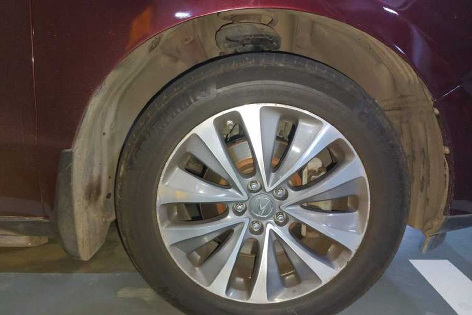 Used Acura MDX 2014 3.5L Elite Edition Right Front Wheel Hub