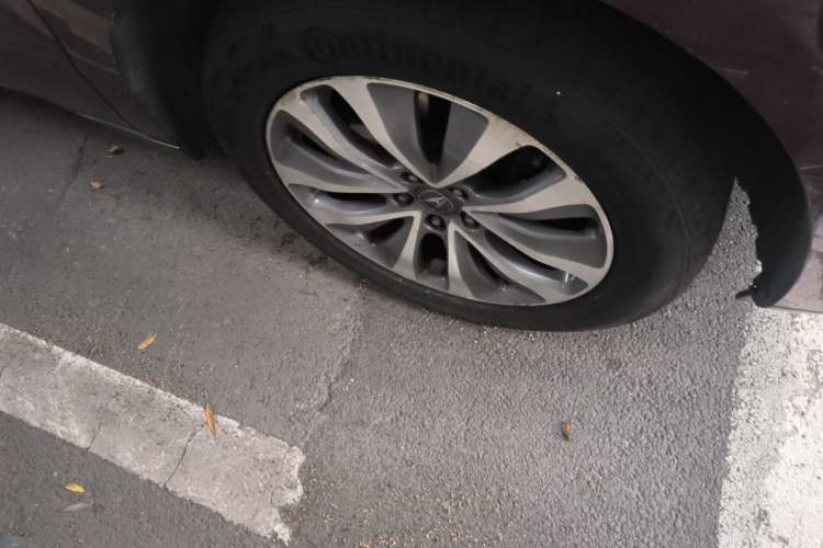 Used Acura MDX 2014 3.5L Luxury Edition Right Front Wheel Hub