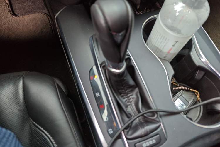 Used Acura MDX 2014 3.5L Elite Edition Gear Lever
