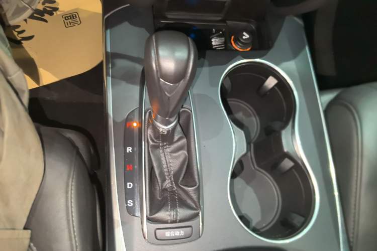Used Acura MDX 2014 3.5L Elite Edition Gear Lever