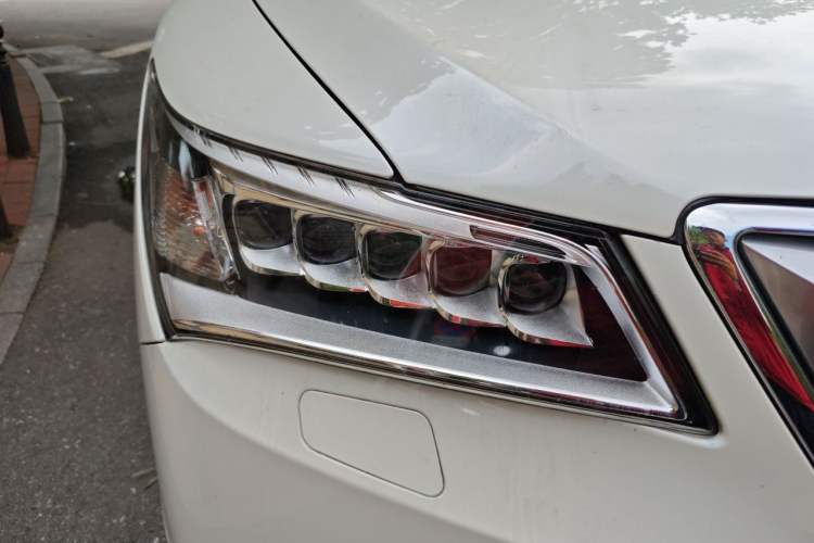 Used Acura MDX 2014 3.5L Elite Edition Right Front Headlight