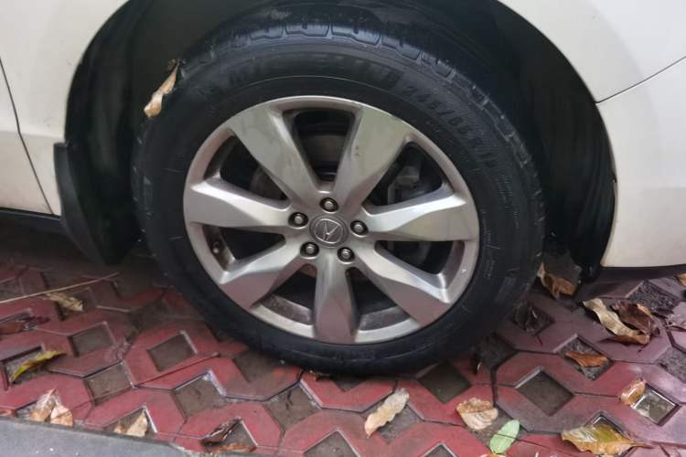 Used Acura MDX 2014 3.5L Luxury Edition Right Front Wheel Hub