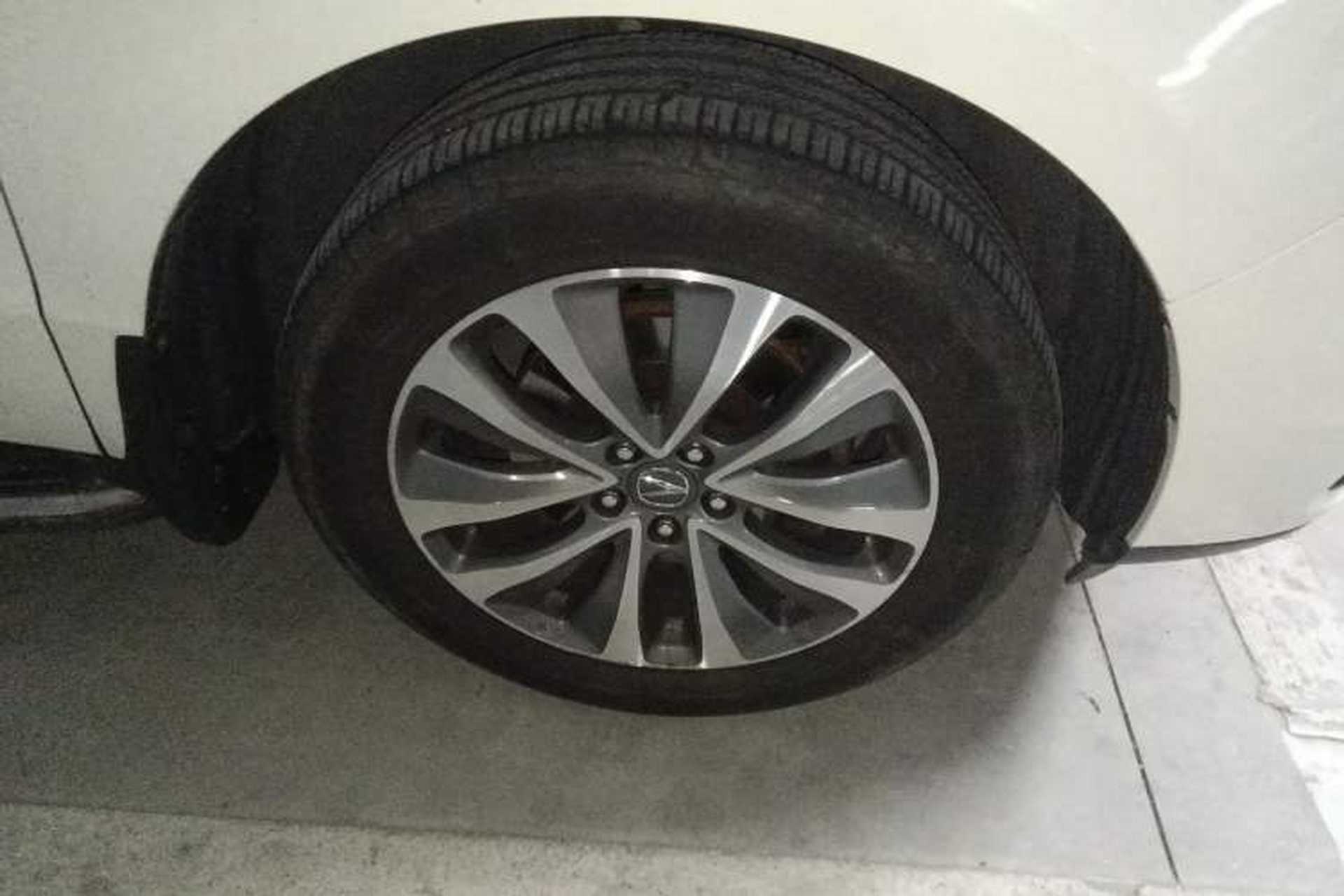 Used Acura MDX 2014 3.5L Elite Edition Right Front Wheel Hub