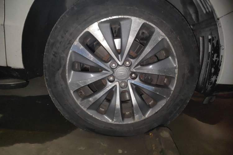 Used Acura MDX 2014 3.5L Elite Edition Right Front Wheel Hub