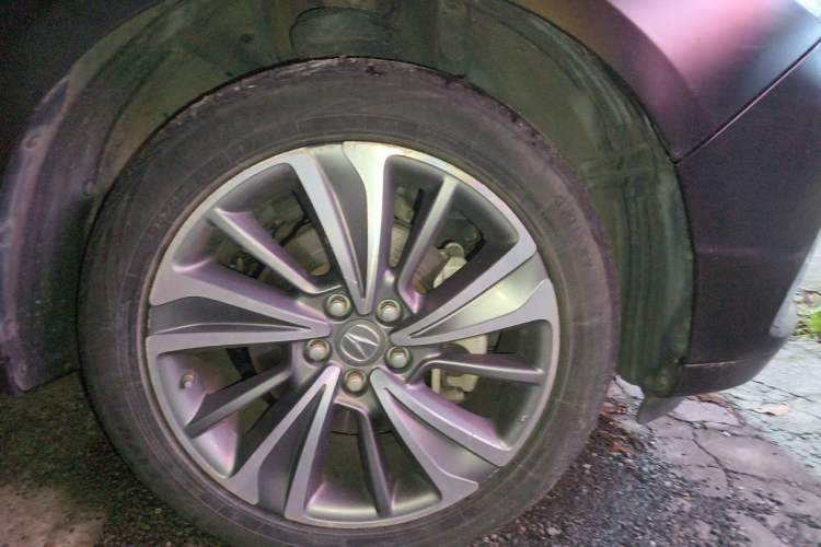 Used Acura MDX 2017 3.0L Prestige Edition Right Front Wheel Hub