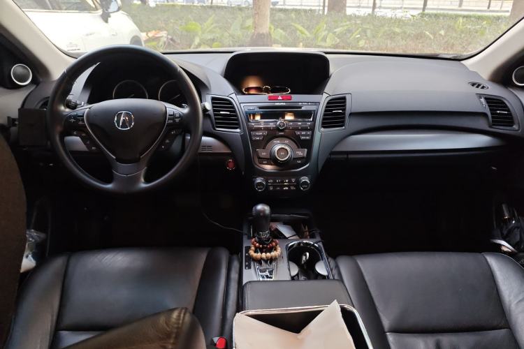 Used Acura RDX 2013 3.0L Two-Wheel Drive Elite Edition Center Console