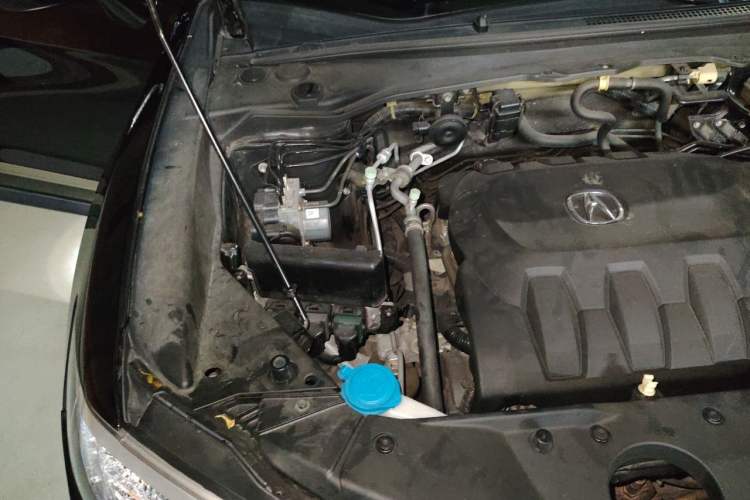 Used Acura RDX 2013 3.0L Two-Wheel Drive Elite Edition Engine Bay Right