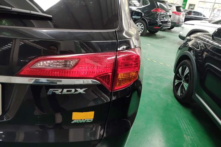 Used Acura RDX 2013 3.5L Four-Wheel Drive Luxury Edition Exterior 3