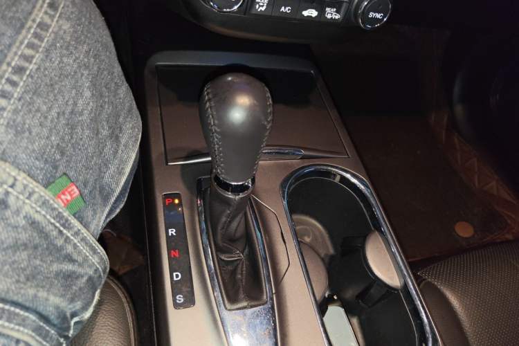 Used Acura RDX 2013 3.0L Two-Wheel Drive Elite Edition Gear Lever