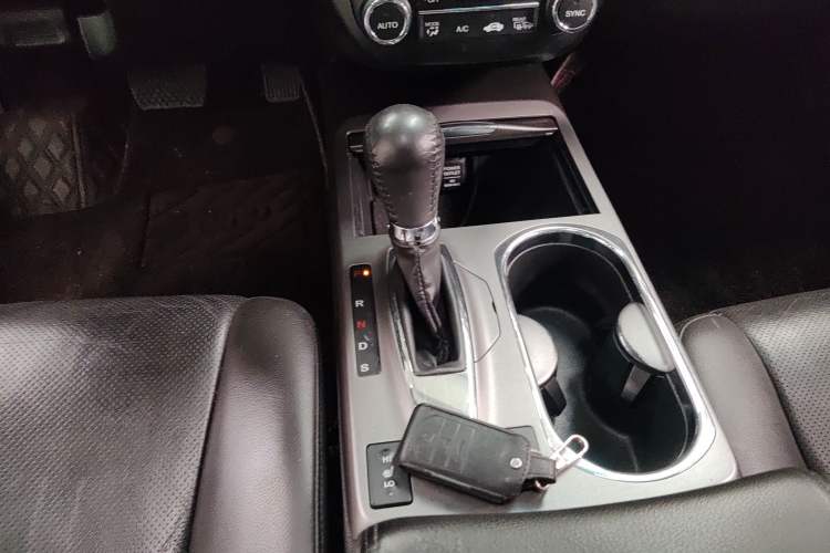 Used Acura RDX 2013 3.5L Four-Wheel Drive Luxury Edition Gear Lever