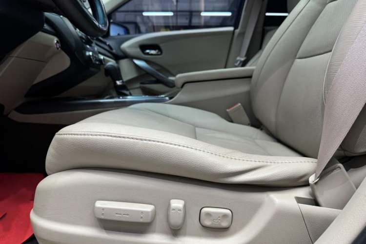 Used Acura RDX 2013 3.0L Two-Wheel Drive Elite Edition Interior 5