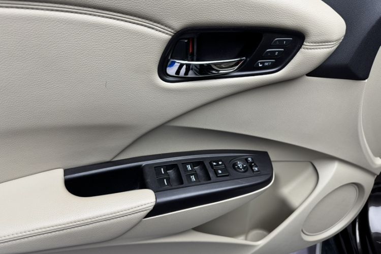 Used Acura RDX 2013 3.0L Two-Wheel Drive Elite Edition Interior 9