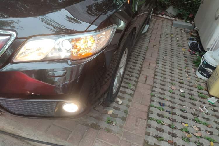 Used Acura RDX 2013 3.5L Four-Wheel Drive Luxury Edition Left Front Headlight