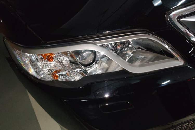 Used Acura RDX 2013 3.0L Two-Wheel Drive Elite Edition Right Front Headlight