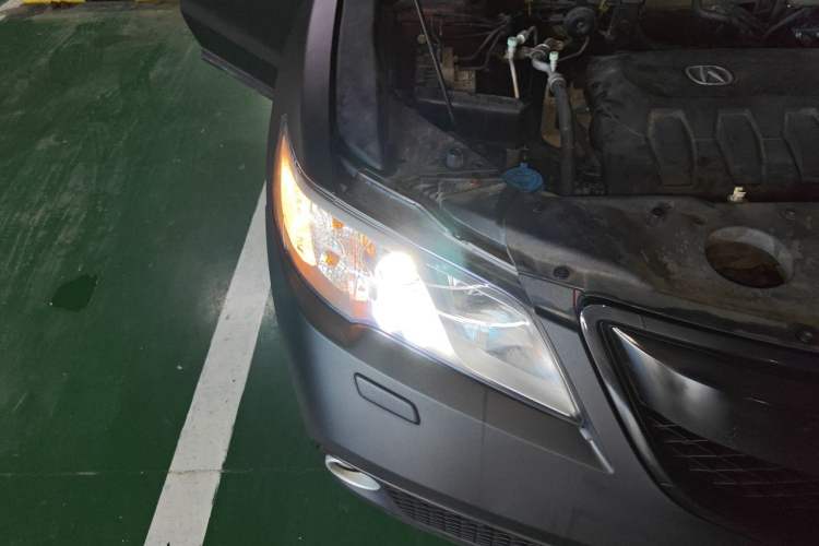 Used Acura RDX 2013 3.0L Two-Wheel Drive Elite Edition Right Front Headlight