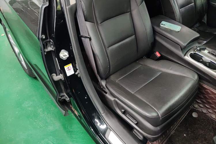 Used Acura RDX 2013 3.5L Four-Wheel Drive Luxury Edition Right Front Seat