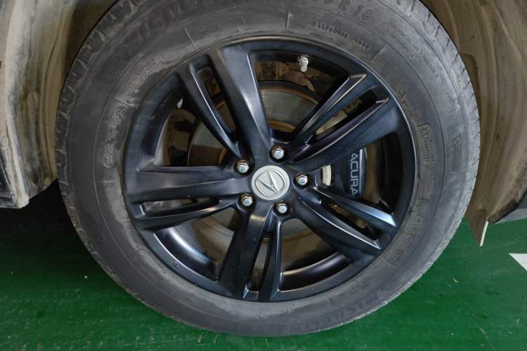 Used Acura RDX 2013 3.0L Two-Wheel Drive Elite Edition Right Front Wheel Hub