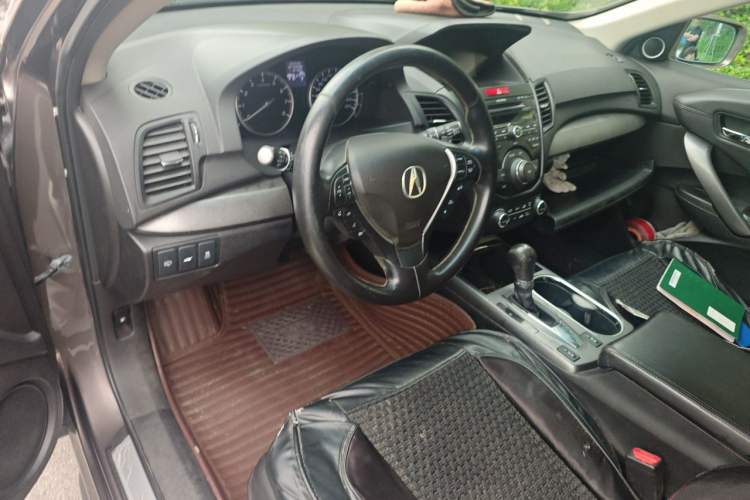 Used Acura RDX 2013 3.5L Four-Wheel Drive Luxury Edition Center Console