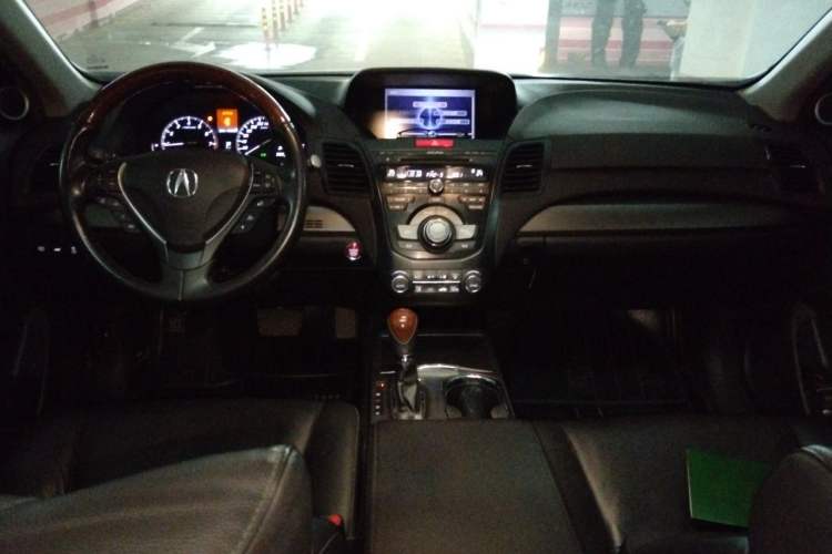 Used Acura RDX 2013 3.0L Two-Wheel Drive Elite Edition Center Console