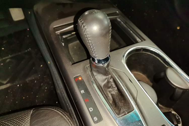 Used Acura RDX 2013 3.0L Two-Wheel Drive Elite Edition Gear Lever