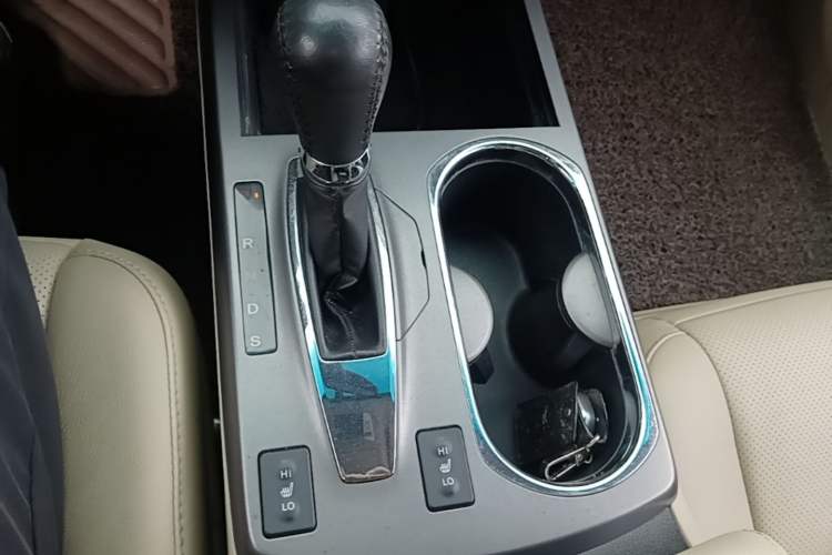 Used Acura RDX 2013 3.0L Two-Wheel Drive Elite Edition Gear Lever