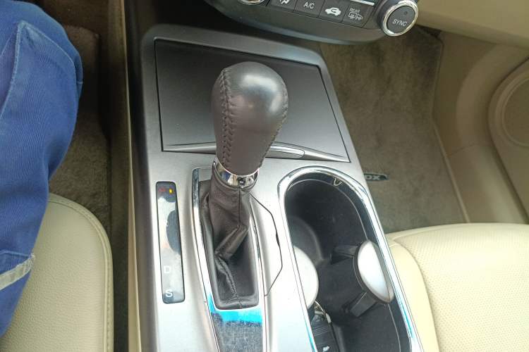 Used Acura RDX 2013 3.0L Two-Wheel Drive Elite Edition Gear Lever