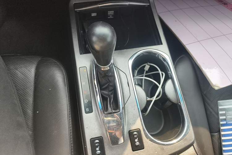 Used Acura RDX 2013 3.0L Two-Wheel Drive Elite Edition Gear Lever