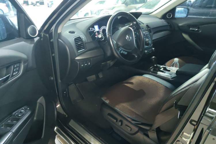 Used Acura RDX 2013 3.0L Two-Wheel Drive Elite Edition Interior 2