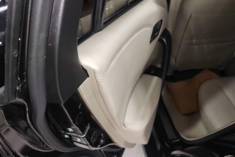 Used Acura RDX 2013 3.0L Two-Wheel Drive Elite Edition Interior 5