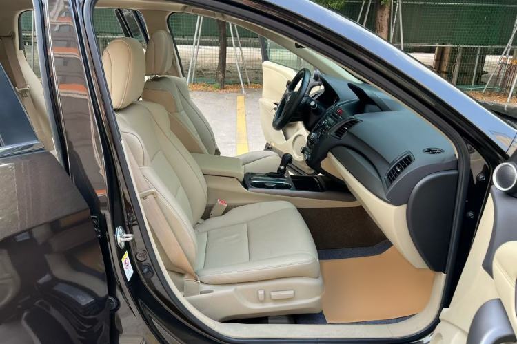 Used Acura RDX 2013 3.0L Two-Wheel Drive Elite Edition Interior 8