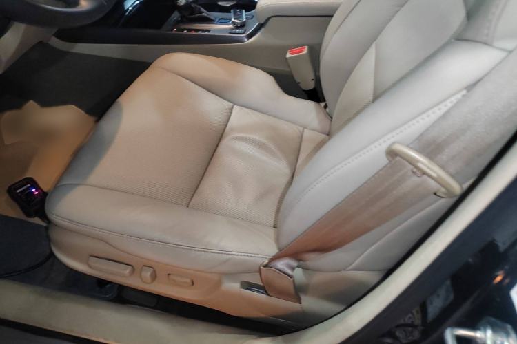 Used Acura RDX 2013 3.0L Two-Wheel Drive Elite Edition Left Front Seat