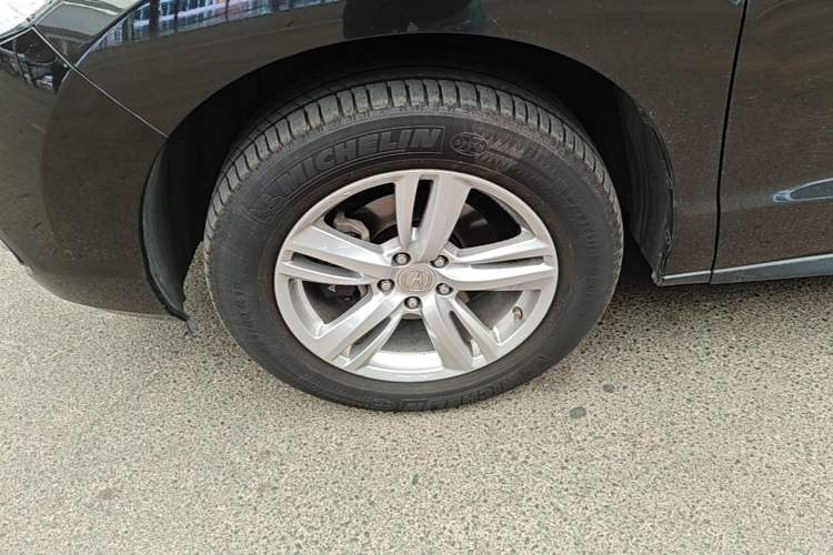 Used Acura RDX 2013 3.0L Two-Wheel Drive Elite Edition Left Front Wheel Hub