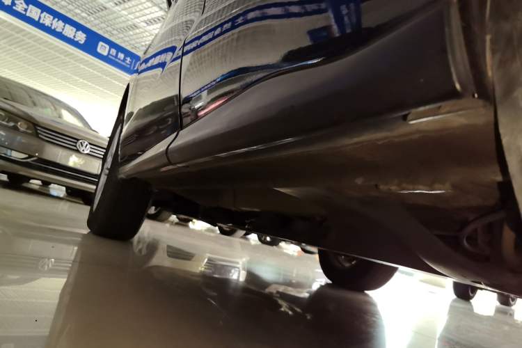 Used Acura RDX 2013 3.0L Two-Wheel Drive Elite Edition Left Side Sill
