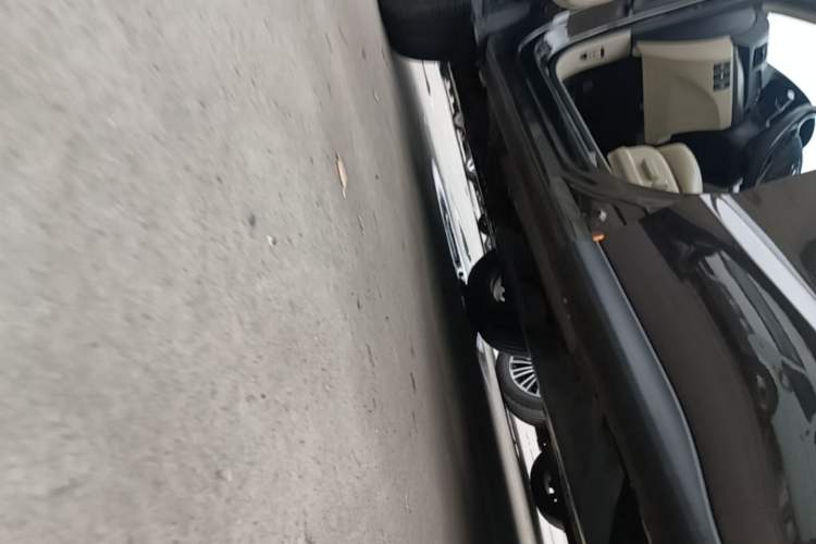 Used Acura RDX 2013 3.0L Two-Wheel Drive Elite Edition Left Side Sill