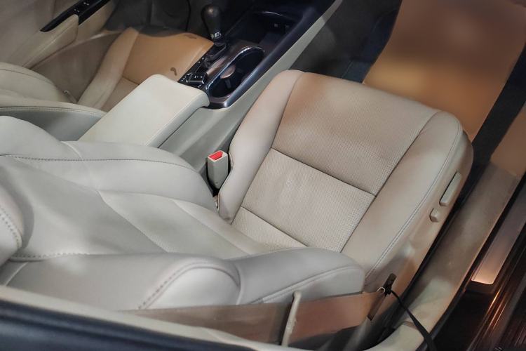 Used Acura RDX 2013 3.0L Two-Wheel Drive Elite Edition Right Front Seat