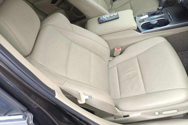 Used Acura RDX 2013 3.0L Two-Wheel Drive Elite Edition Right Front Seat