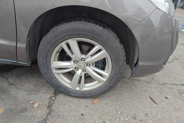Used Acura RDX 2013 3.5L Four-Wheel Drive Luxury Edition Right Front Wheel Hub