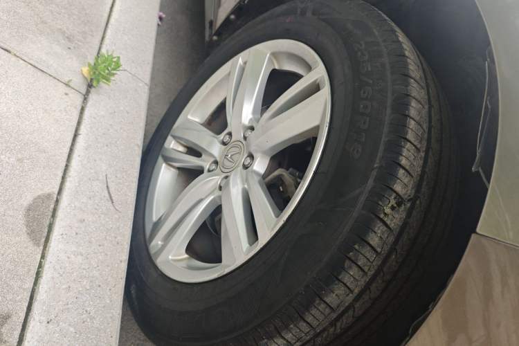 Used Acura RDX 2013 3.5L Four-Wheel Drive Luxury Edition Right Front Wheel Hub