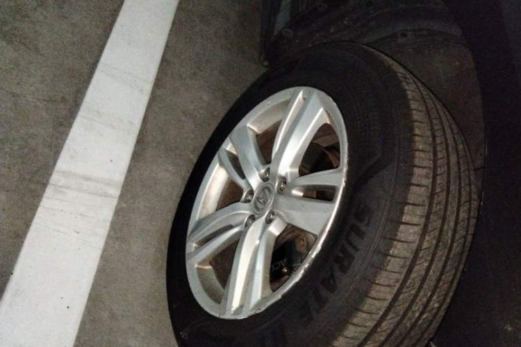 Used Acura RDX 2013 3.0L Two-Wheel Drive Elite Edition Right Front Wheel Hub
