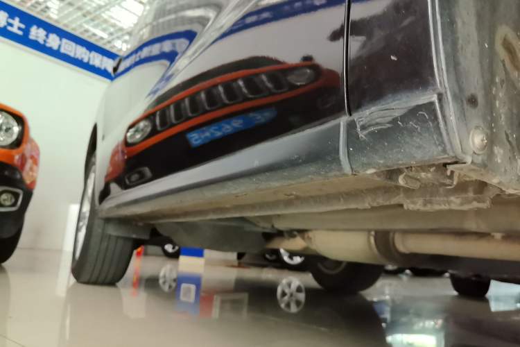 Used Acura RDX 2013 3.0L Two-Wheel Drive Elite Edition Right Side Sill