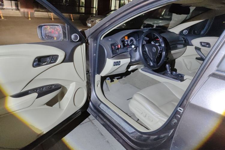 Used Acura RDX 2013 3.0L Two-Wheel Drive Elite Edition Driver Seat