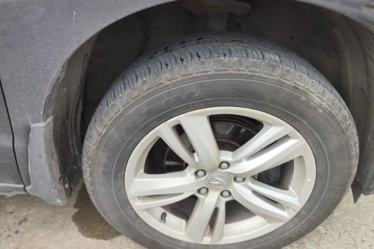 Used Acura RDX 2013 3.0L Two-Wheel Drive Elite Edition Right Front Wheel Hub