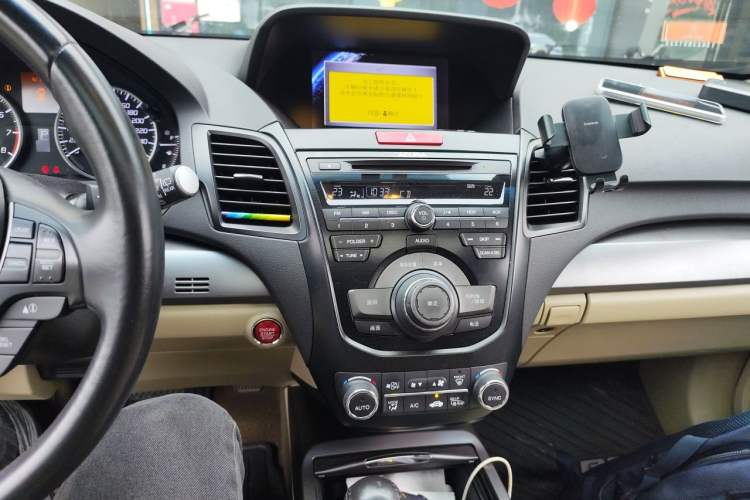 Used Acura RDX 2013 3.5L Four-Wheel Drive Luxury Edition Audio And AC Panel