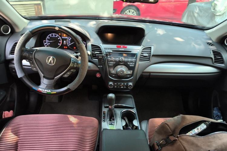 Used Acura RDX 2013 3.0L Two-Wheel Drive Elite Edition Center Console