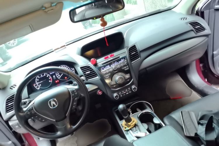 Used Acura RDX 2013 3.0L Two-Wheel Drive Elite Edition Center Console
