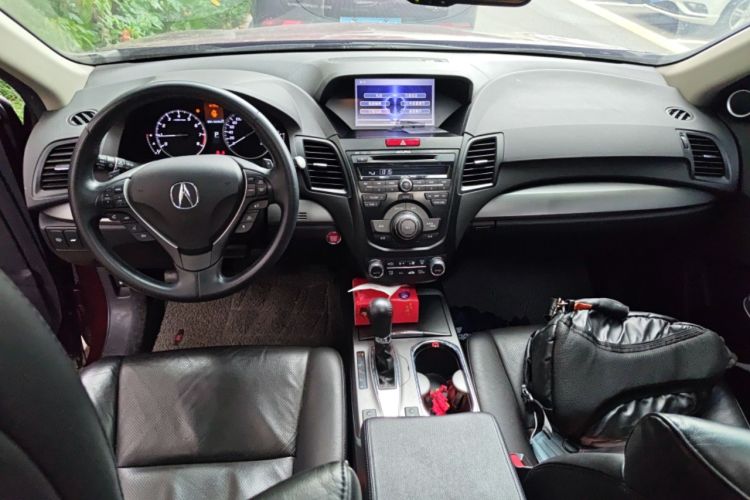 Used Acura RDX 2013 3.0L Two-Wheel Drive Elite Edition Center Console