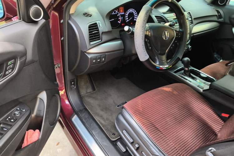 Used Acura RDX 2013 3.0L Two-Wheel Drive Elite Edition Driver Seat
