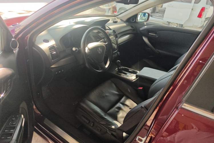 Used Acura RDX 2013 3.0L Two-Wheel Drive Elite Edition Driver Seat